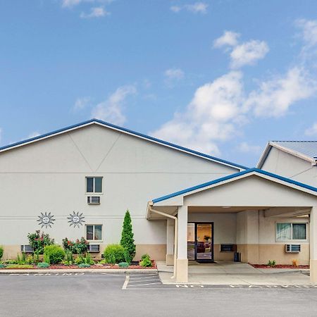 Super 8 By Wyndham Indianapolis Emerson Екстериор снимка
