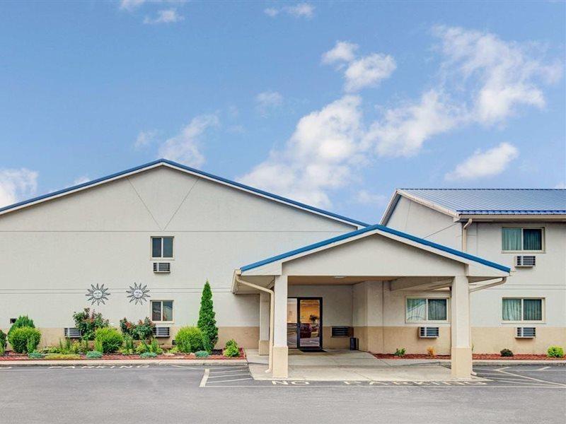 Super 8 By Wyndham Indianapolis Emerson Екстериор снимка