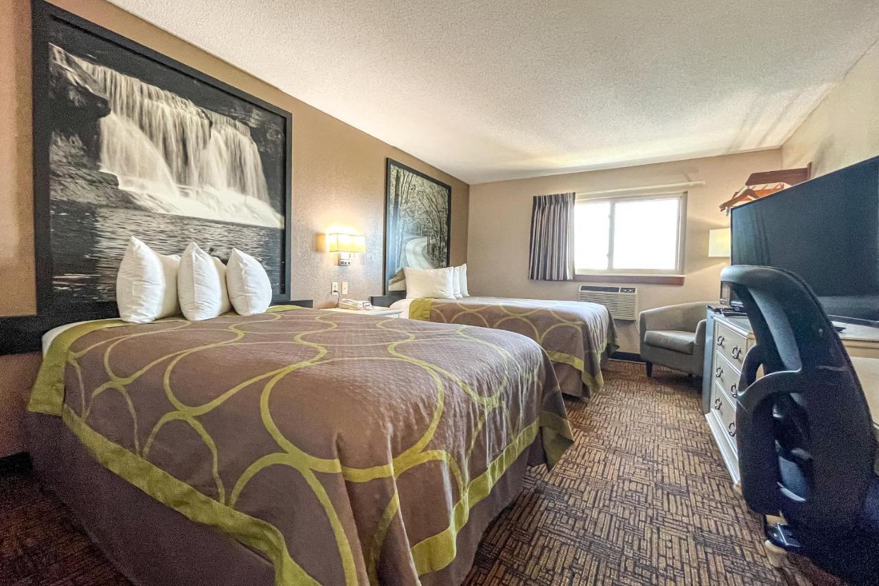 Super 8 By Wyndham Indianapolis Emerson Екстериор снимка