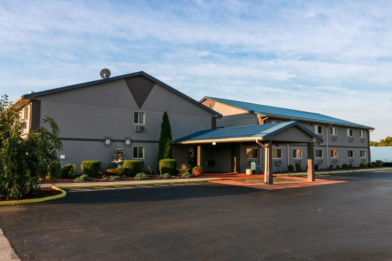 Super 8 By Wyndham Indianapolis Emerson Екстериор снимка