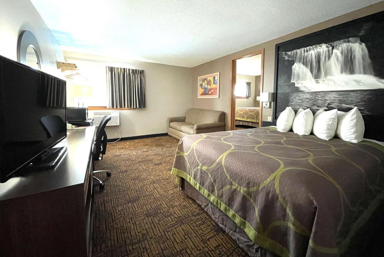 Super 8 By Wyndham Indianapolis Emerson Екстериор снимка