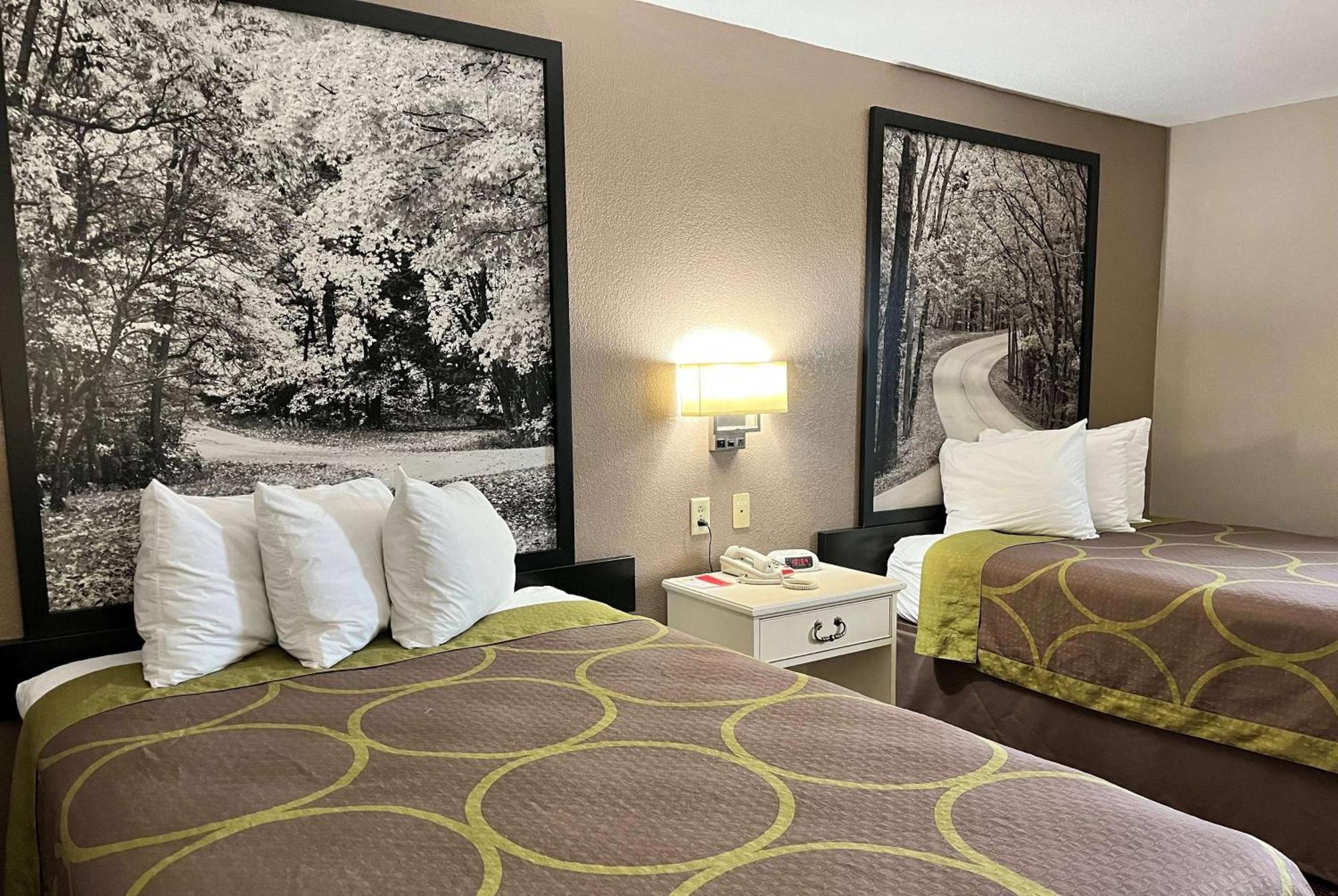 Super 8 By Wyndham Indianapolis Emerson Екстериор снимка