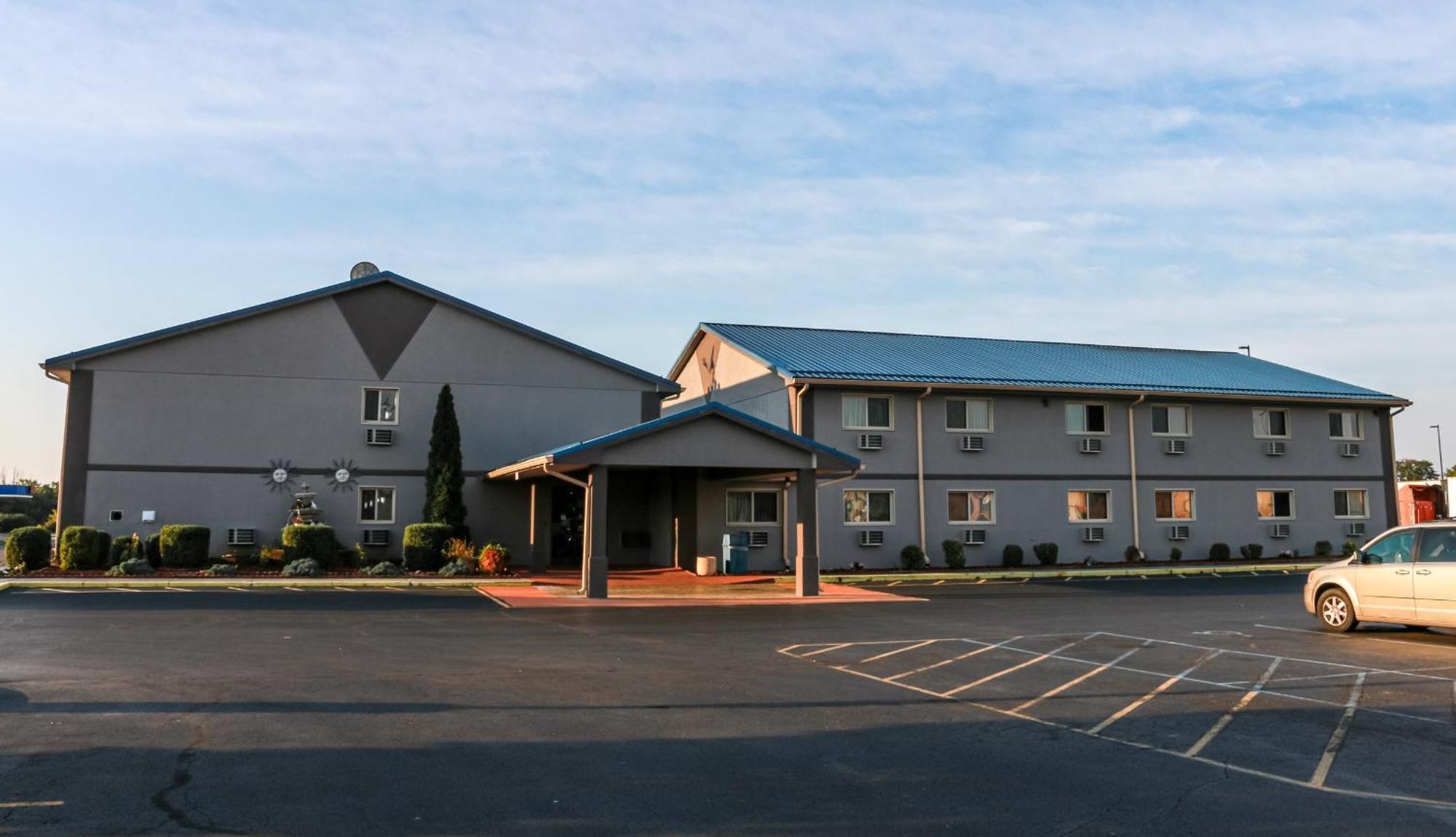 Super 8 By Wyndham Indianapolis Emerson Екстериор снимка