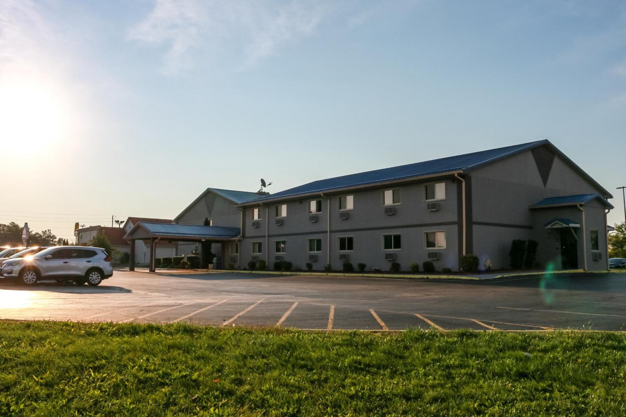 Super 8 By Wyndham Indianapolis Emerson Екстериор снимка