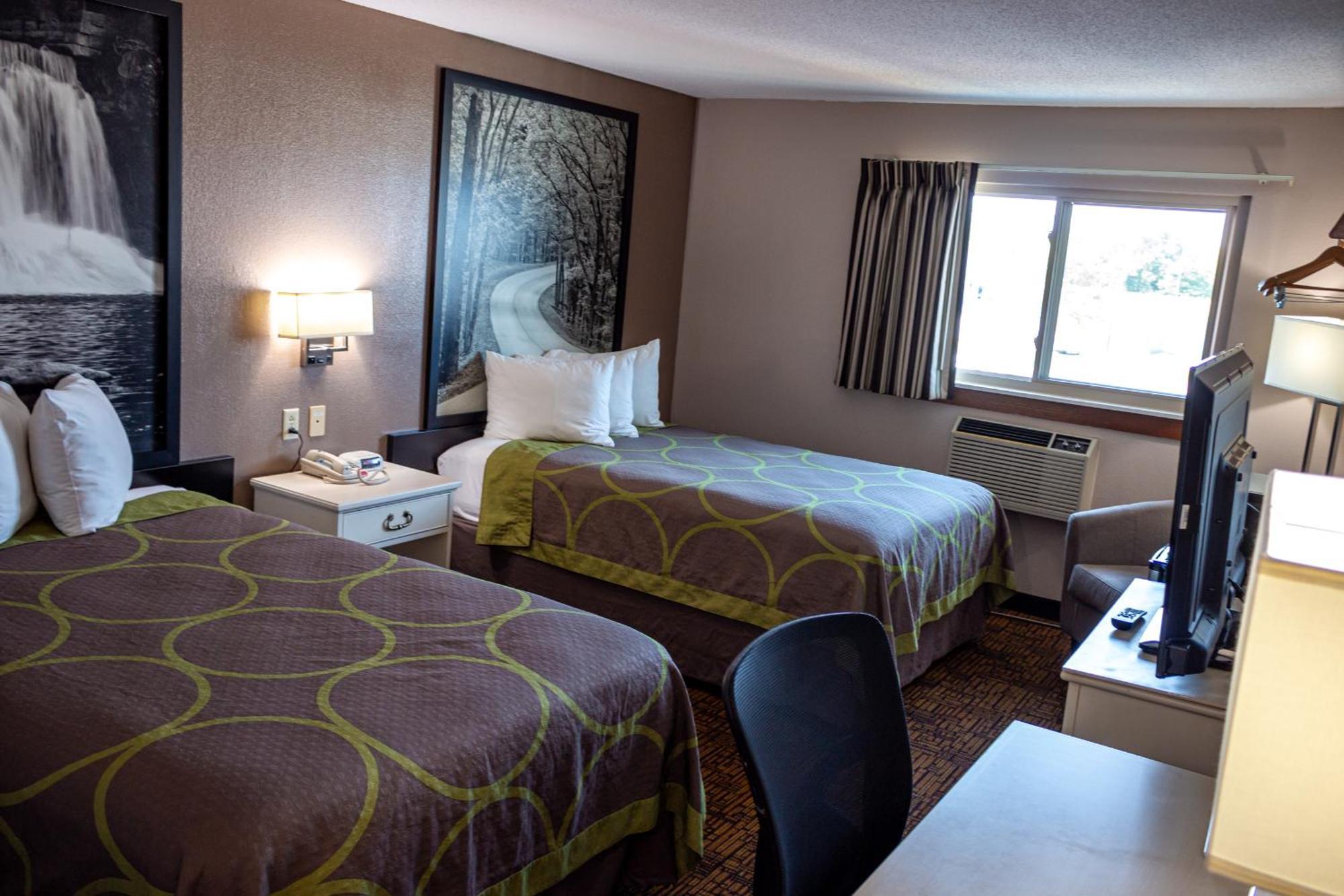 Super 8 By Wyndham Indianapolis Emerson Екстериор снимка