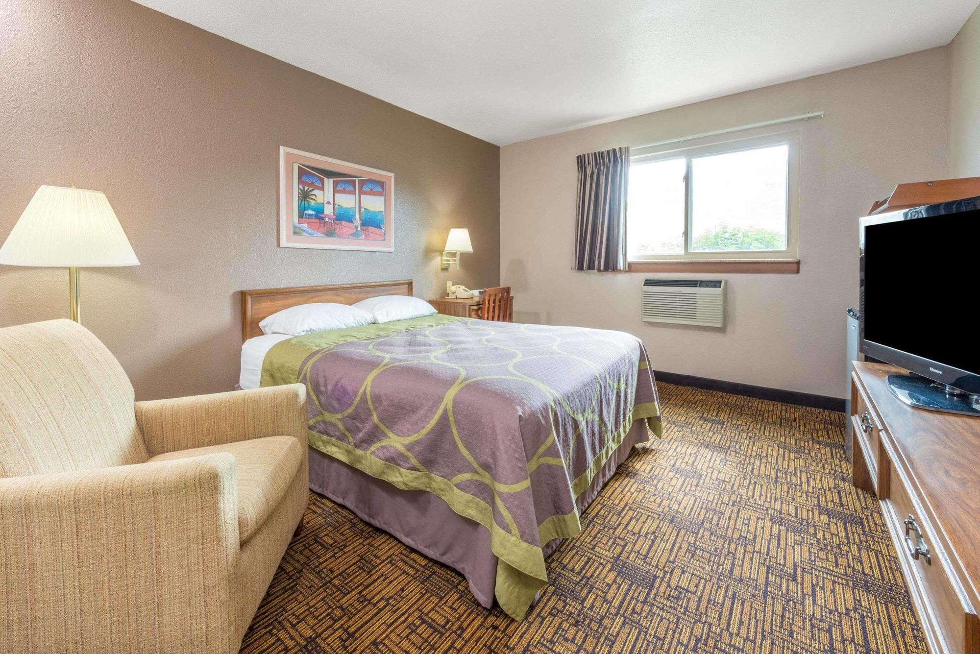 Super 8 By Wyndham Indianapolis Emerson Екстериор снимка